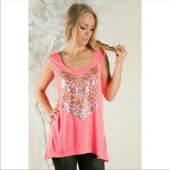 Tops - ✨HP✨NWT Scoop Neck Sequin Chevron Tank